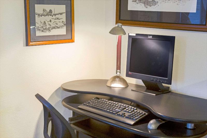 Отель Econo Lodge