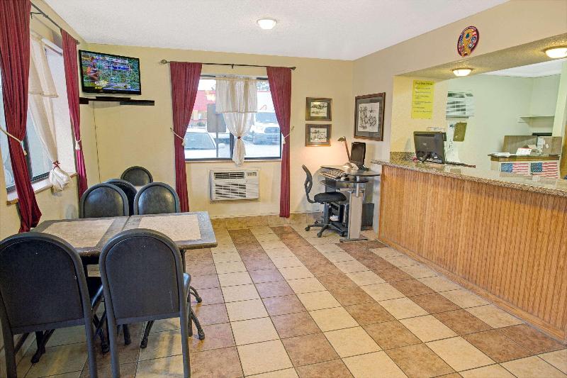 Отель Econo Lodge