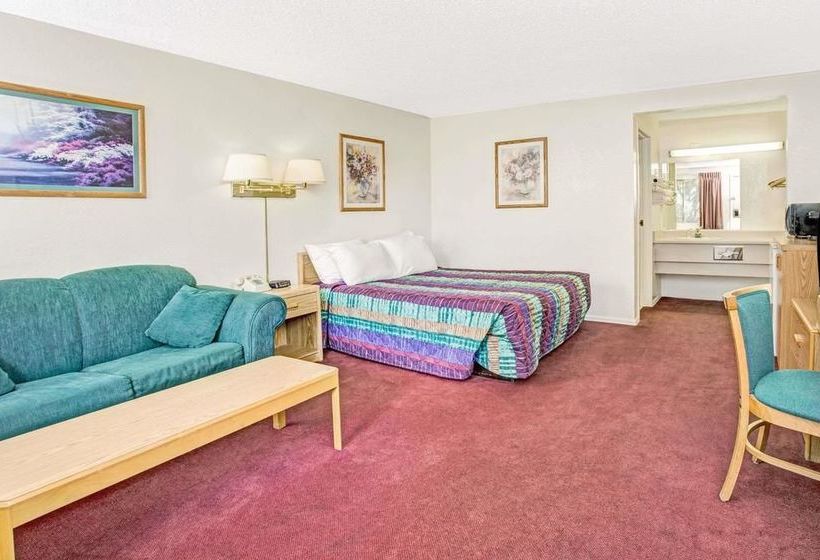 فندق Knights Inn Aurora