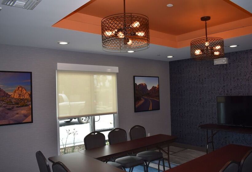 Отель Laquinta Inn & Suites By Wyndham San Bernardino