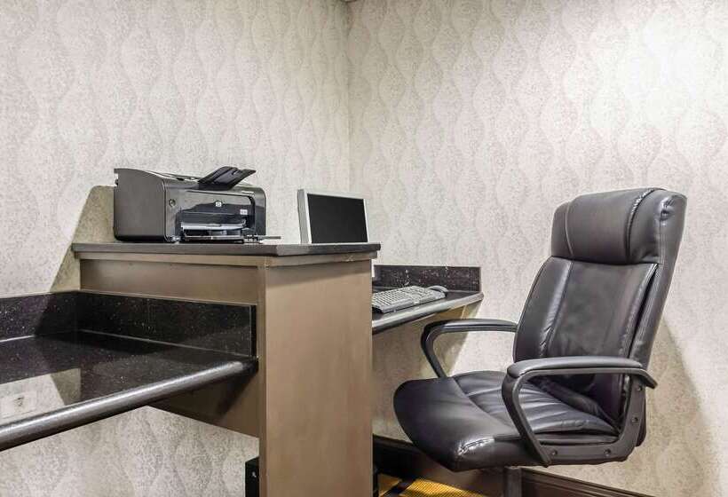 فندق Quality Inn & Suites Arden Hills   Saint Paul North