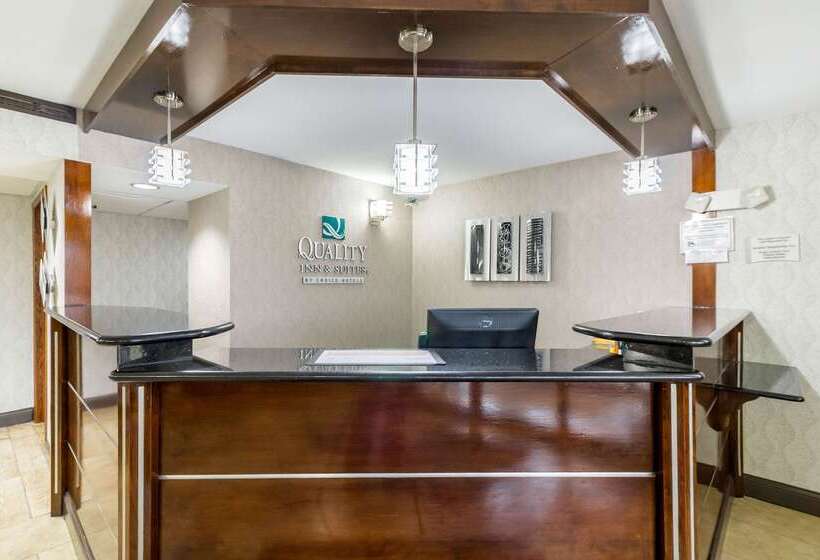 בית מלון כפרי Quality Inn & Suites Arden Hills   Saint Paul North