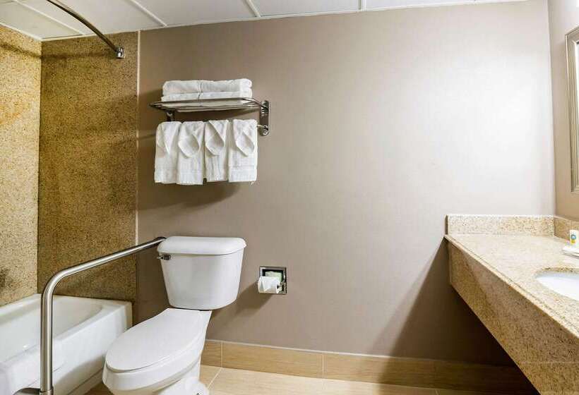 فندق Quality Inn & Suites Arden Hills   Saint Paul North