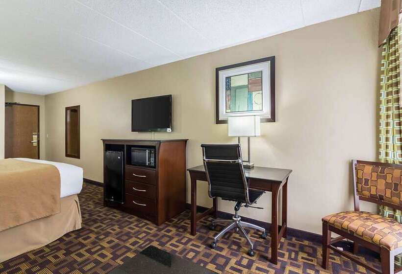 فندق Quality Inn & Suites Arden Hills   Saint Paul North