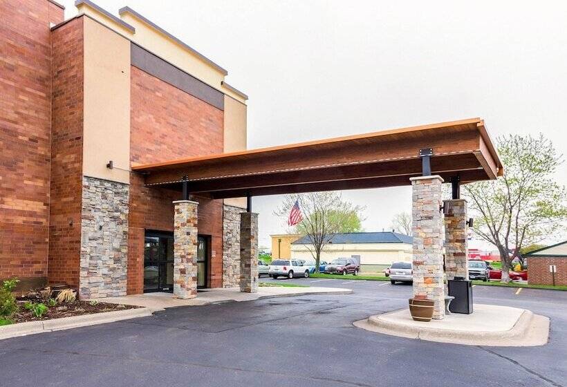 فندق Quality Inn & Suites Arden Hills   Saint Paul North