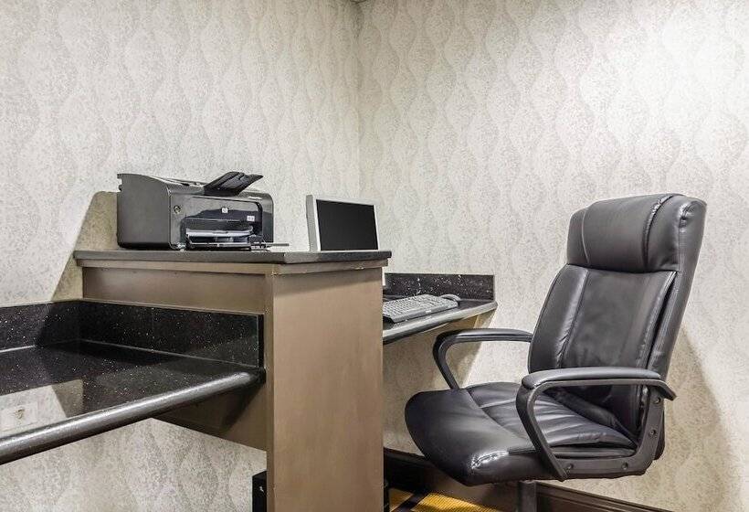 فندق Quality Inn & Suites Arden Hills   Saint Paul North