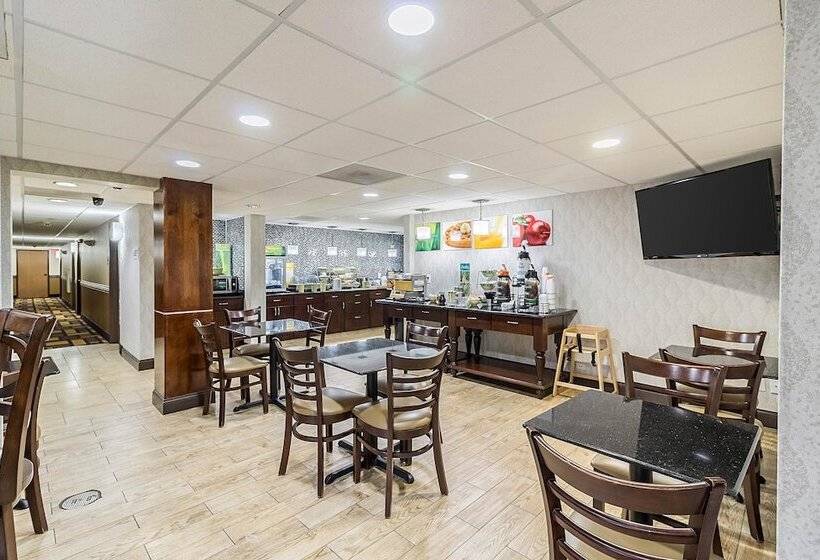 فندق Quality Inn & Suites Arden Hills   Saint Paul North