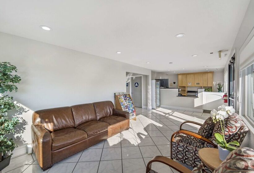 فندق Rodeway Inn Stockton Highway 99