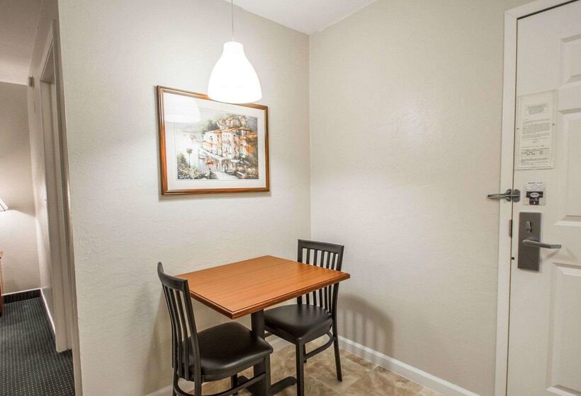 فندق Suburban Studios Melbourne Airport