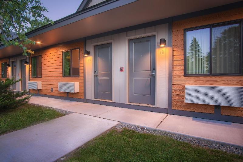 هتل Sun & Ski Inn And Suites