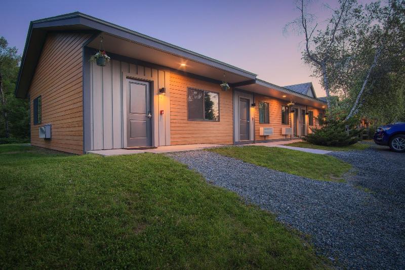 هتل Sun & Ski Inn And Suites