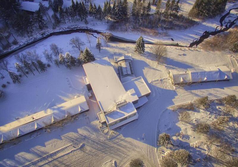 هتل Sun & Ski Inn And Suites