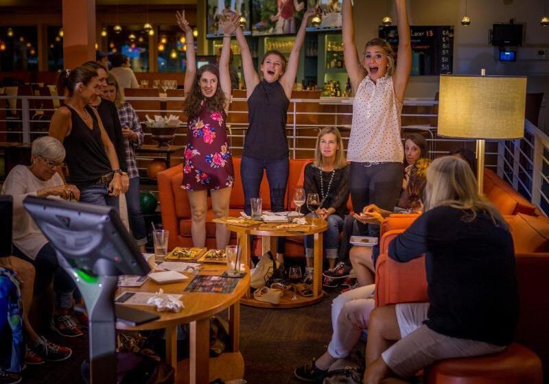 هتل Sun & Ski Inn And Suites