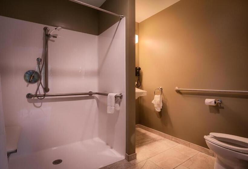 هتل Sun & Ski Inn And Suites