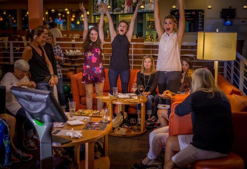 هتل Sun & Ski Inn And Suites