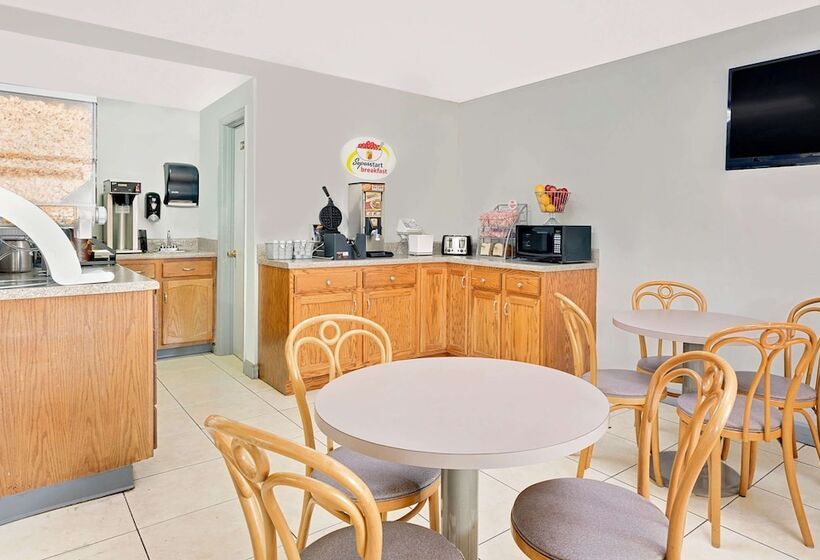 فندق Super 8 By Wyndham Athens