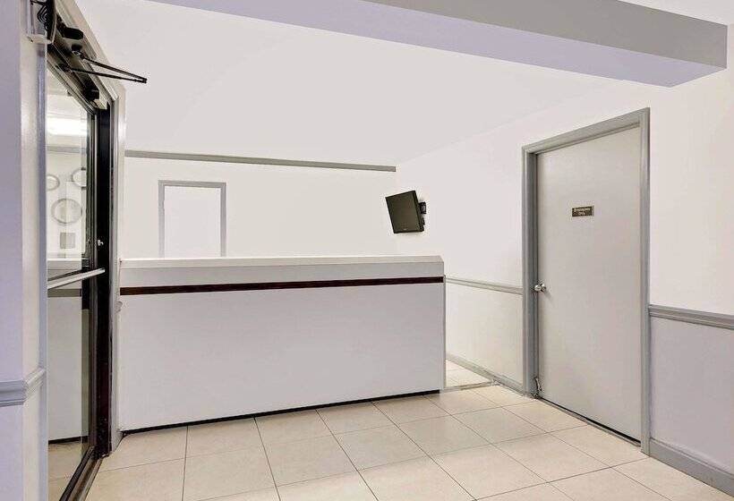 فندق Super 8 By Wyndham Athens