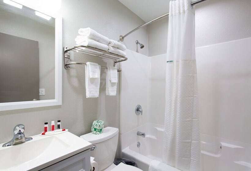 فندق Super 8 By Wyndham Eureka