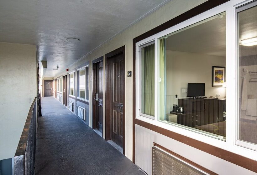 فندق Super 8 By Wyndham Eureka