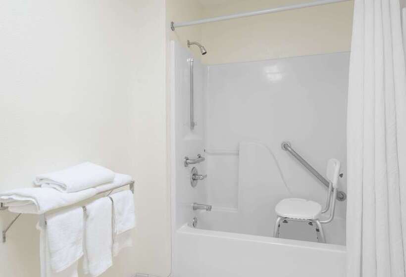 בית מלון כפרי Super 8 By Wyndham Fayetteville