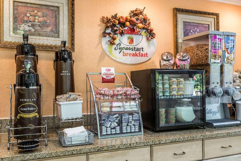 בית מלון כפרי Super 8 By Wyndham Fayetteville