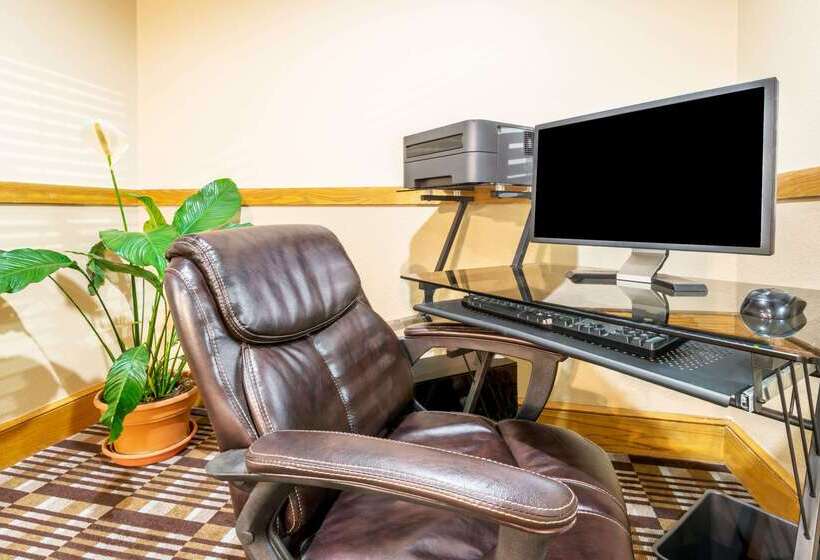 فندق Super 8 By Wyndham Gardner