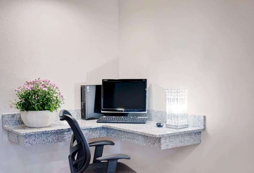 בית מלון כפרי Super 8 By Wyndham Lexington Hamburg Area