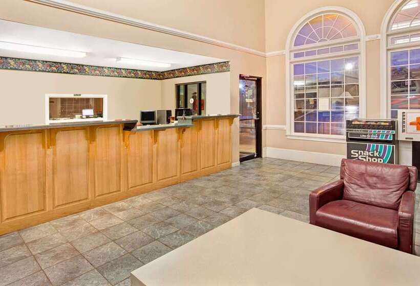 Отель Super 8 By Wyndham Marietta/west/atl Area