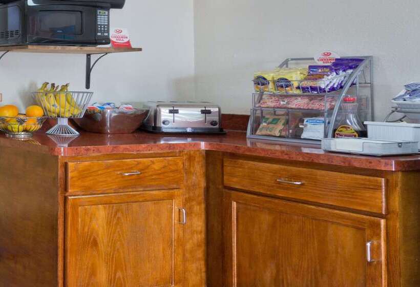 فندق Super 8 By Wyndham Melbourne