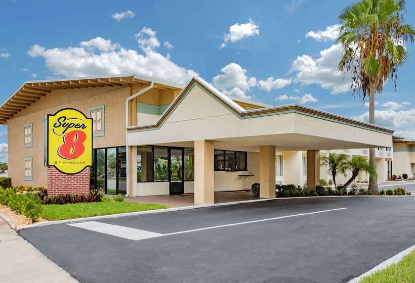 فندق Super 8 By Wyndham Melbourne