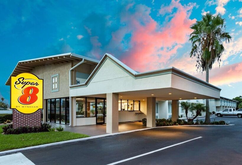 فندق Super 8 By Wyndham Melbourne