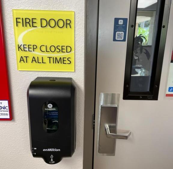 فندق Super 8 By Wyndham Melbourne