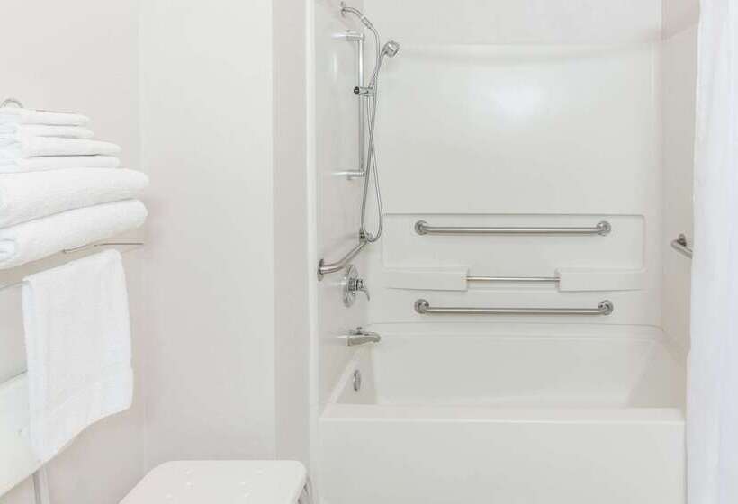 فندق Super 8 By Wyndham Roseburg