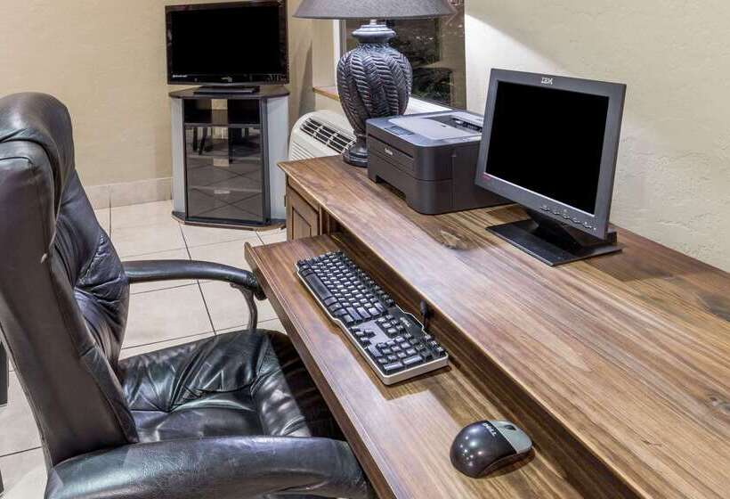 فندق Super 8 By Wyndham Roseburg