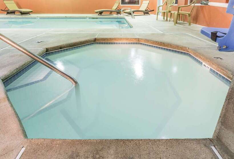 فندق Super 8 By Wyndham Roseburg