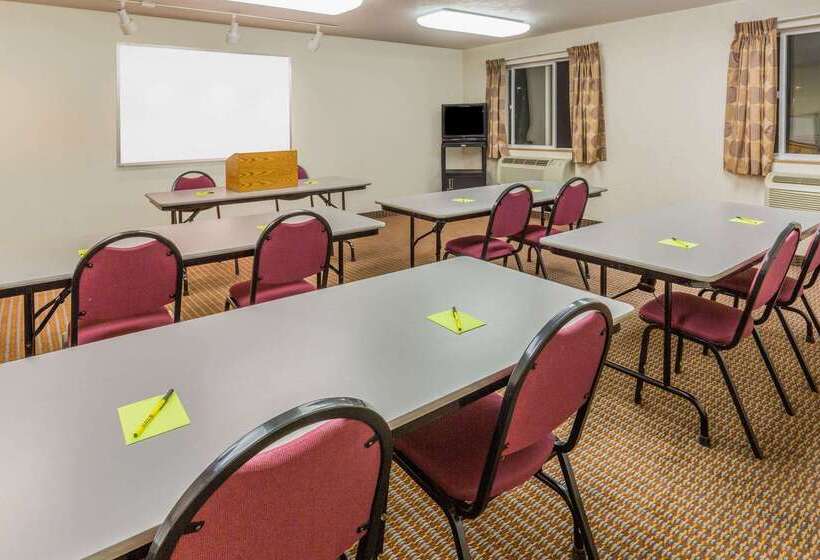 فندق Super 8 By Wyndham Roseburg