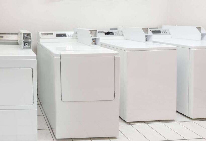 فندق Super 8 By Wyndham Roseburg