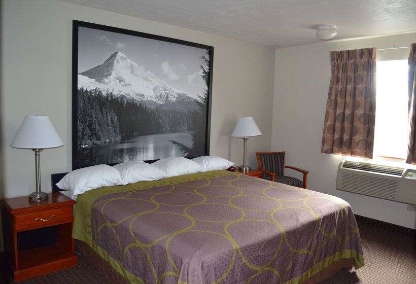 فندق Super 8 By Wyndham Roseburg