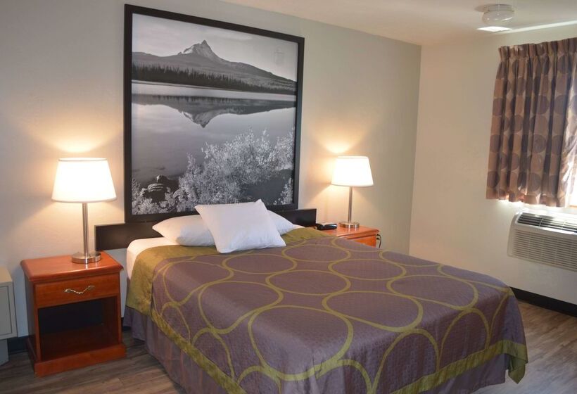 فندق Super 8 By Wyndham Roseburg