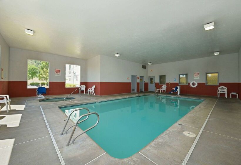 فندق Super 8 By Wyndham Roseburg