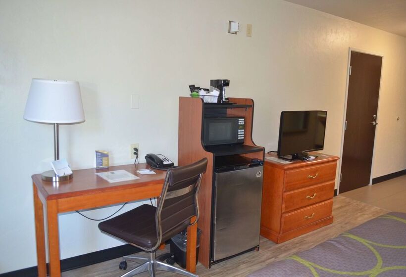 فندق Super 8 By Wyndham Roseburg