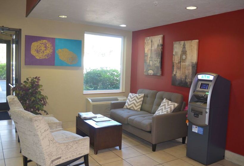 فندق Super 8 By Wyndham Roseburg