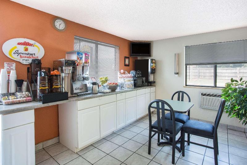 فندق Super 8 By Wyndham Salem Va