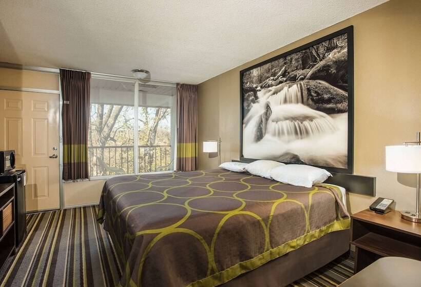 هتل Super 8 By Wyndham Sevierville Riverside