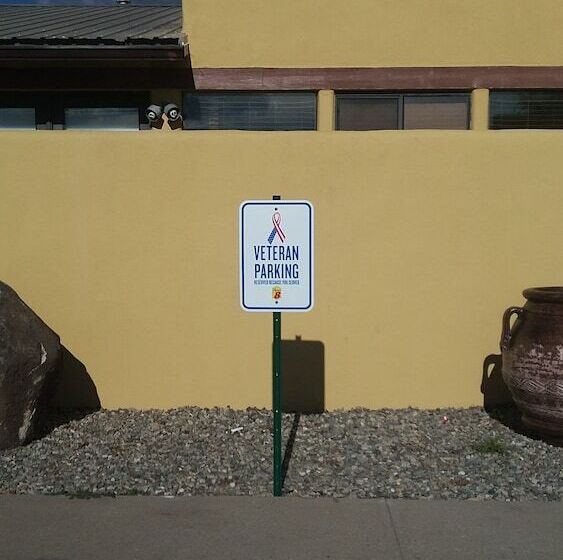 Отель Super 8 By Wyndham Taos