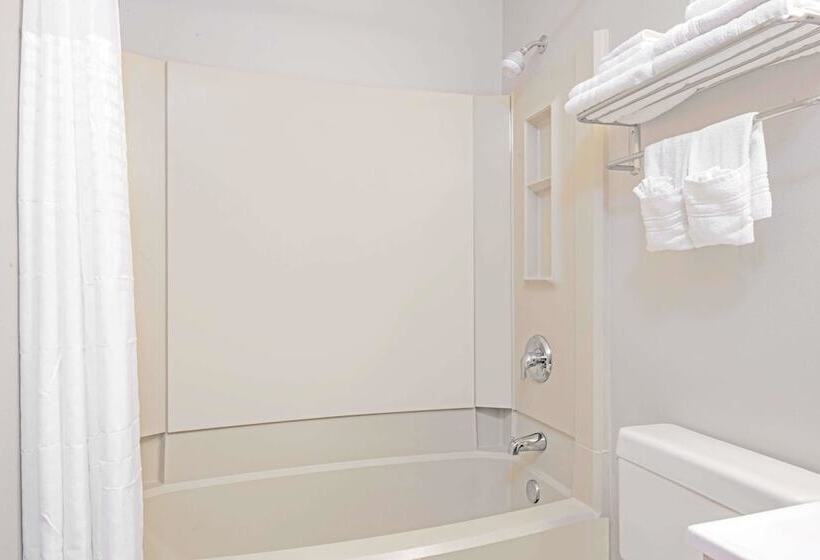 Отель Super 8 By Wyndham Taos