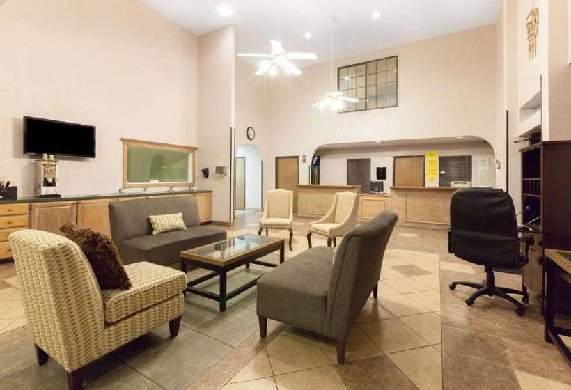 فندق Super 8 By Wyndham Tulsa/downtown/east