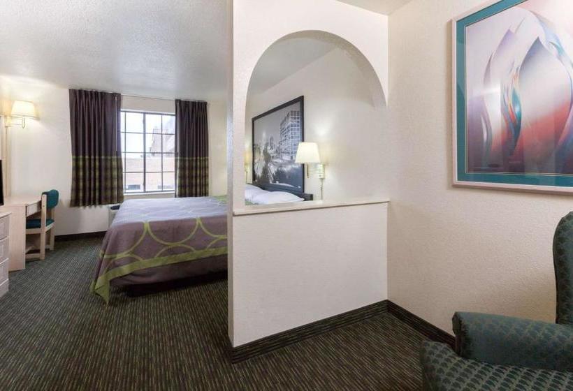 فندق Super 8 By Wyndham Tulsa/downtown/east