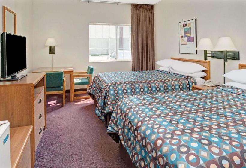 호텔 Super 8 By Wyndham Walnut