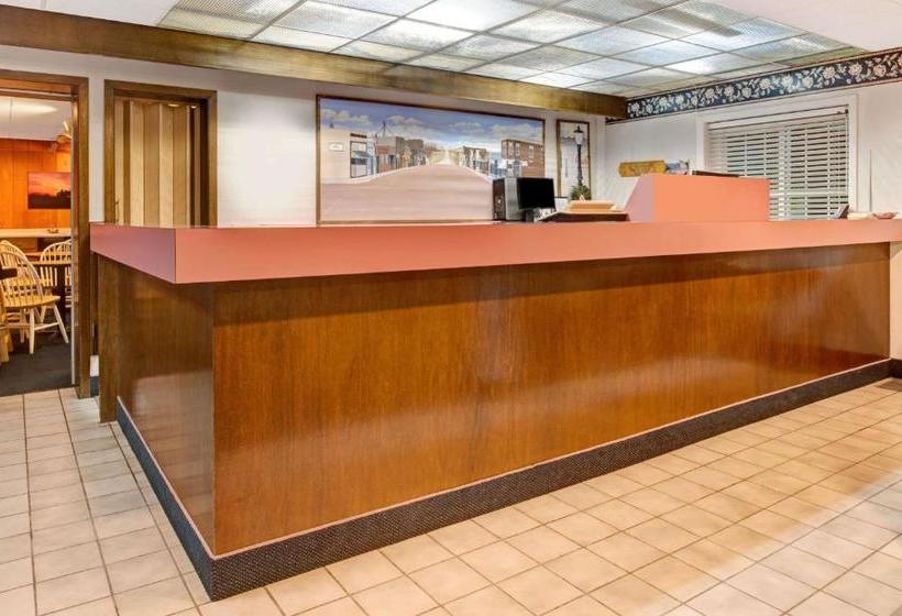 호텔 Super 8 By Wyndham Walnut